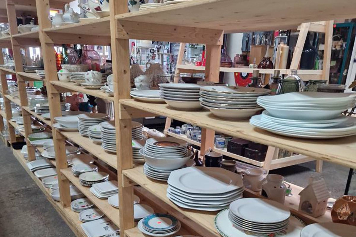 stelling kast met servies