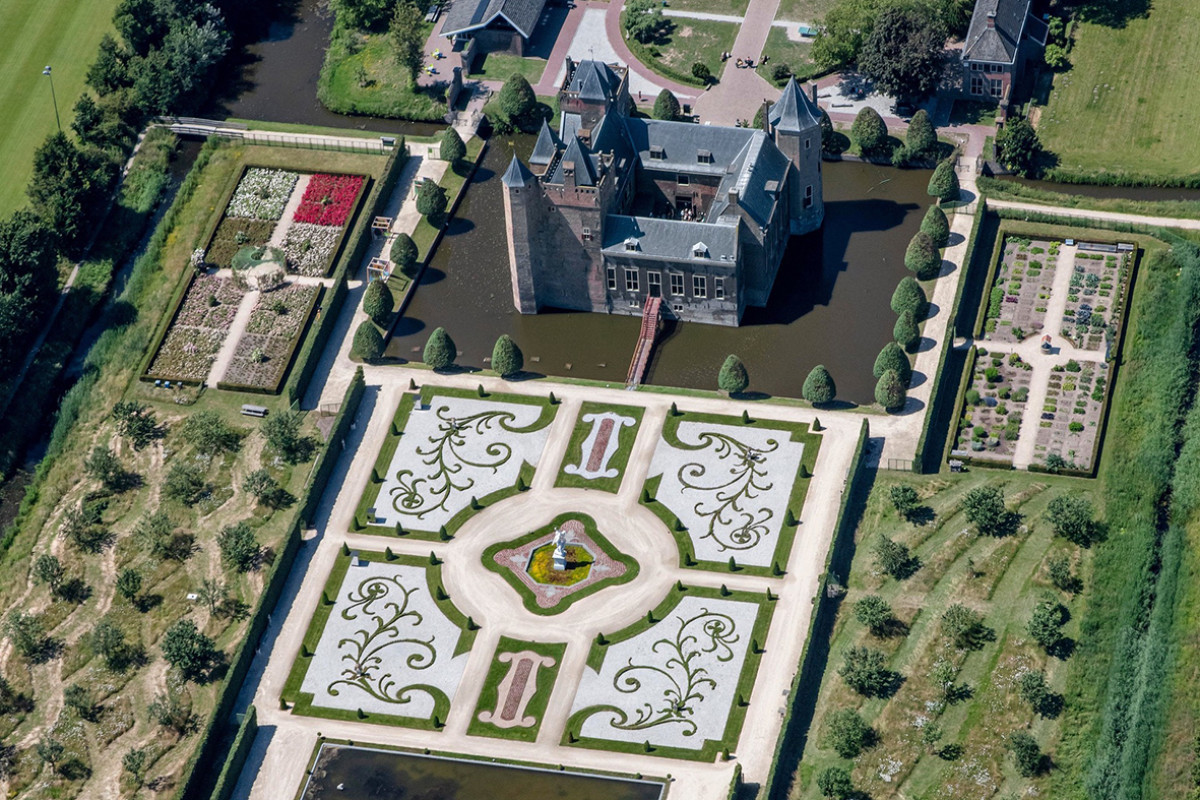 Kasteeltuin Assumburg van bovenaf