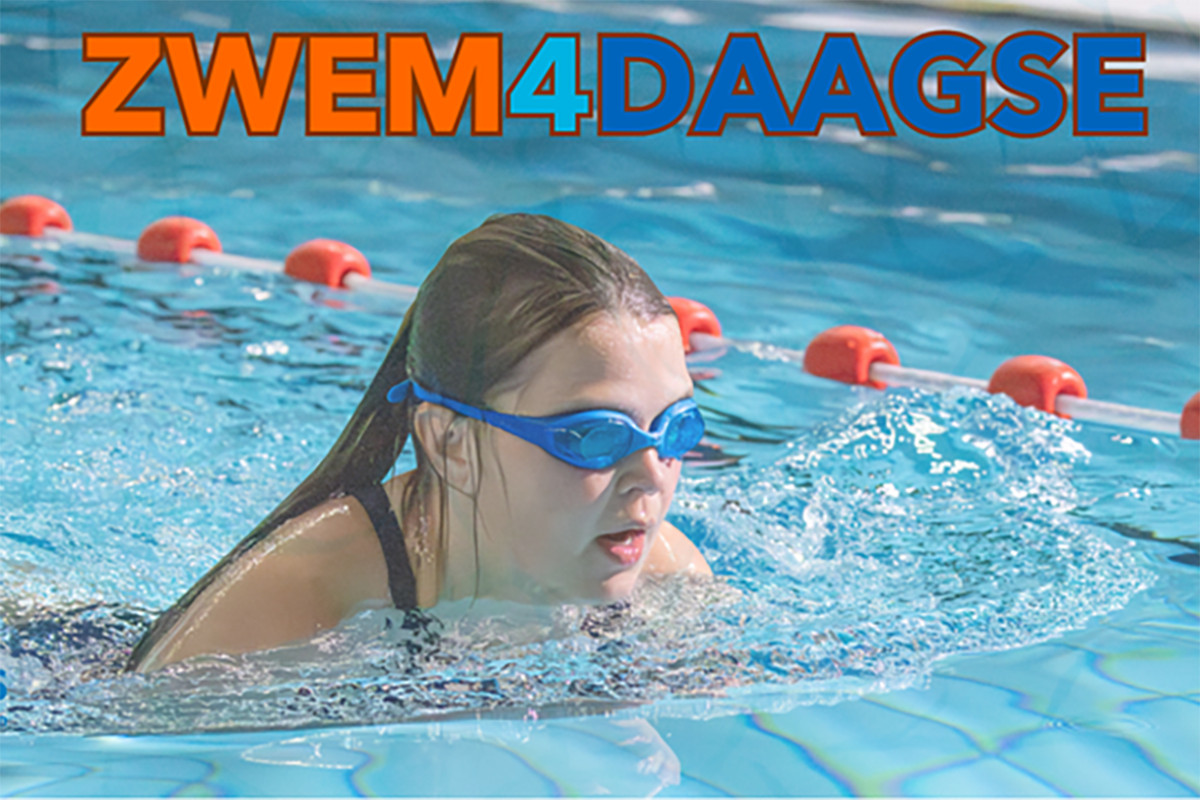 Meisje zwembad met zwembril op